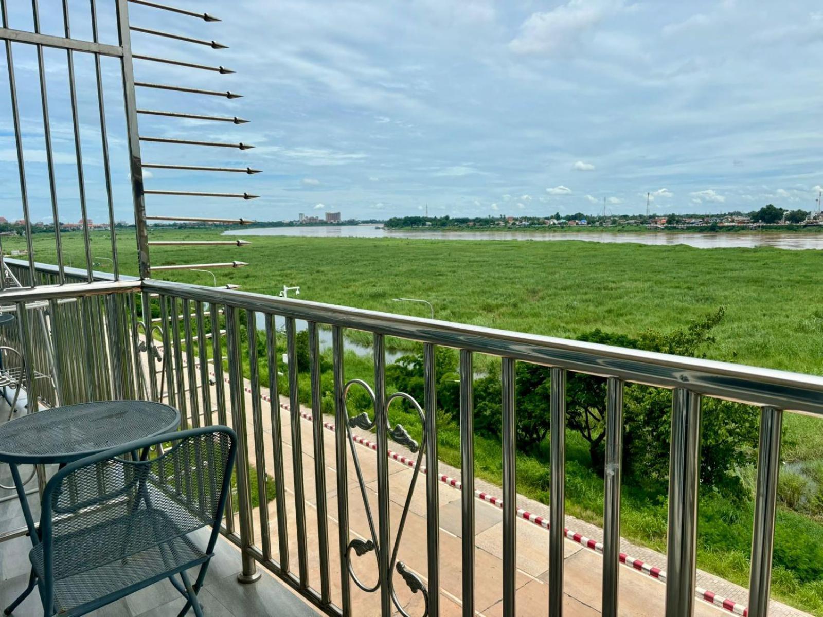 فيينتيان Sunset Mekong Apartment المظهر الخارجي الصورة